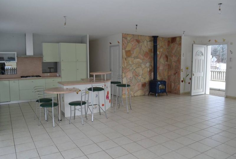 Villa de plain pied à Mars. 2000m² de terrain