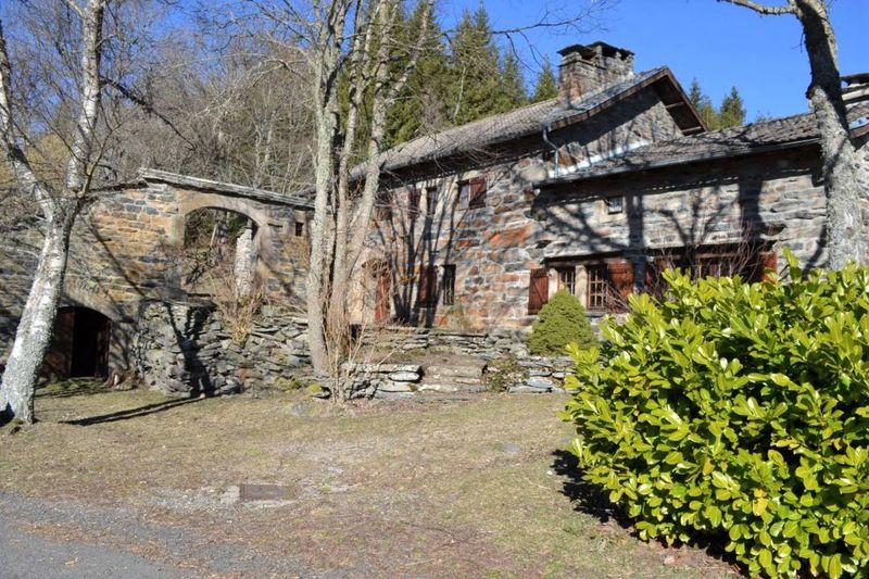 Ancienne ferme de caractère à Saint Jeures