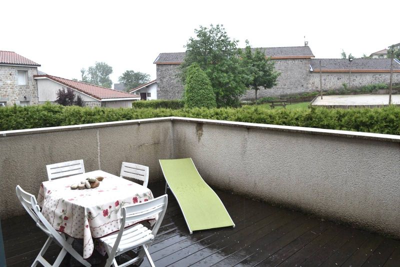 Duplex avec terrasse à Saint Bonnet Le Froid