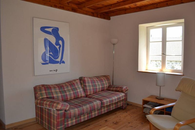 Campagne de Mars. Coquette maison en pierres