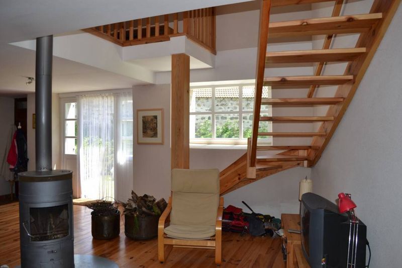 Campagne de Mars. Coquette maison en pierres