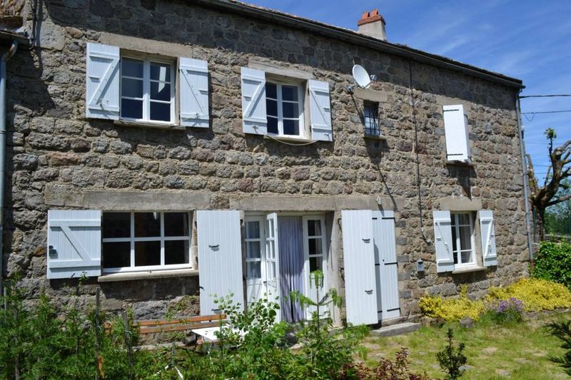 Campagne de Mars. Coquette maison en pierres