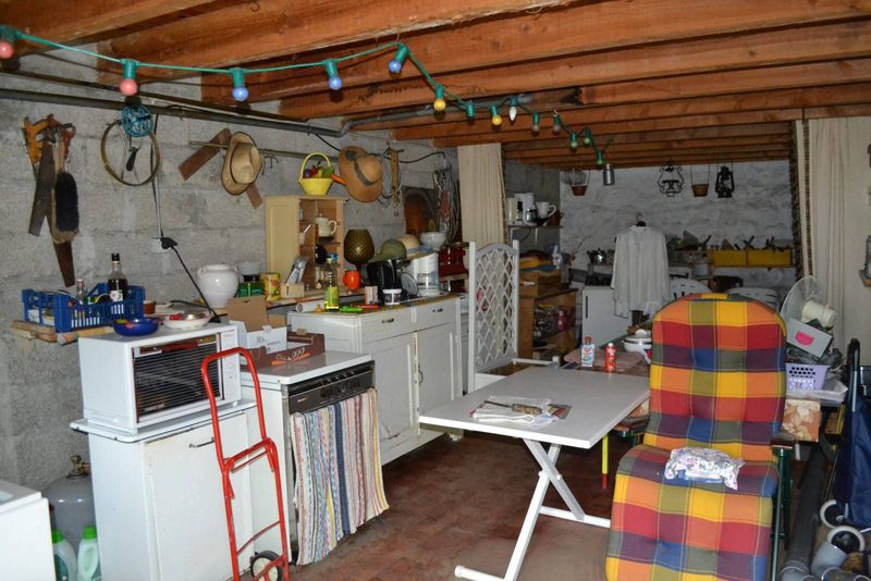 Petite maison de campagne à Intres.