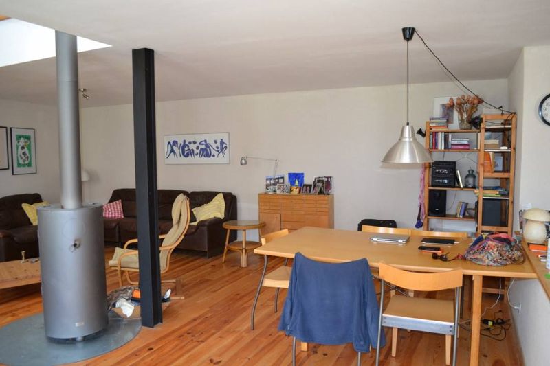 Campagne de Mars. Coquette maison en pierres