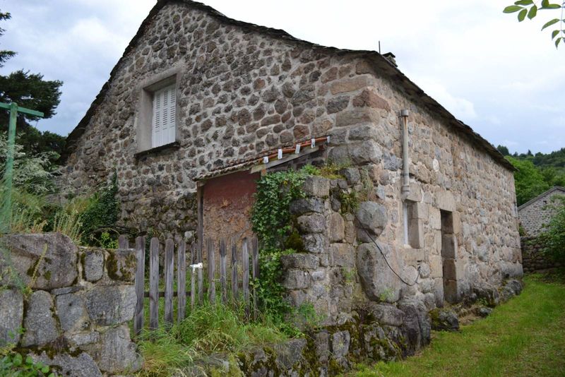 Petite maison de campagne à Intres.