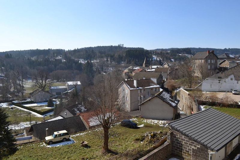 T6 Le Chambon sur Lignon Cachet. Cœur du village. Vue. Expo sud