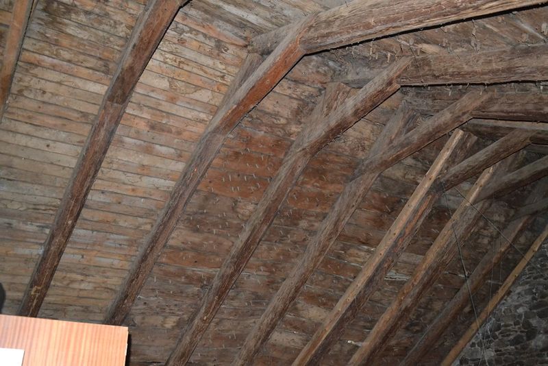 Borée En partie rénovée. Vue. Cachet. Environ 4Ha de terrain.