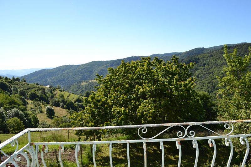 Maison de hameau  Campagne de St Agrève A rénover. Vue