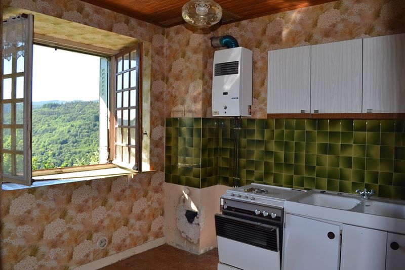 Maison de hameau  Campagne de St Agrève A rénover. Vue