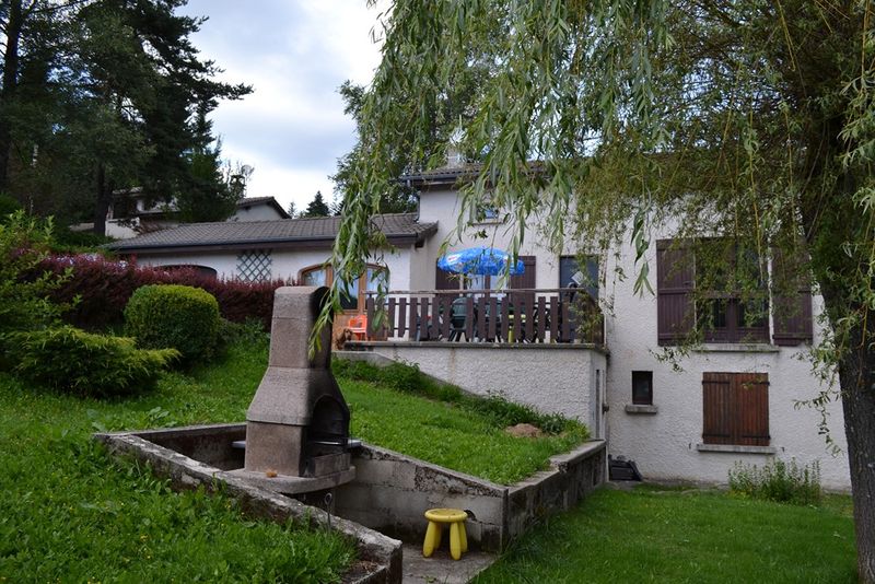 Maison de village T6 Le Chambon Sur Lignon Quartier calme, vaste jardin Maison de village 6 Le Chambon Sur Lignon Quartier calme, vaste jardin