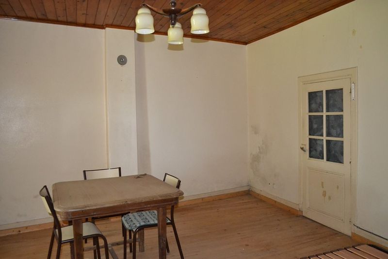 A rénover. Vue. Calme. 3 chambres. Mars