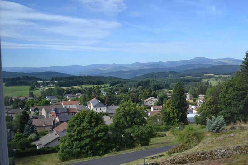 Maison de village T6 St Agrève Maison en pierres. Le Chiniac. Spacieuse.