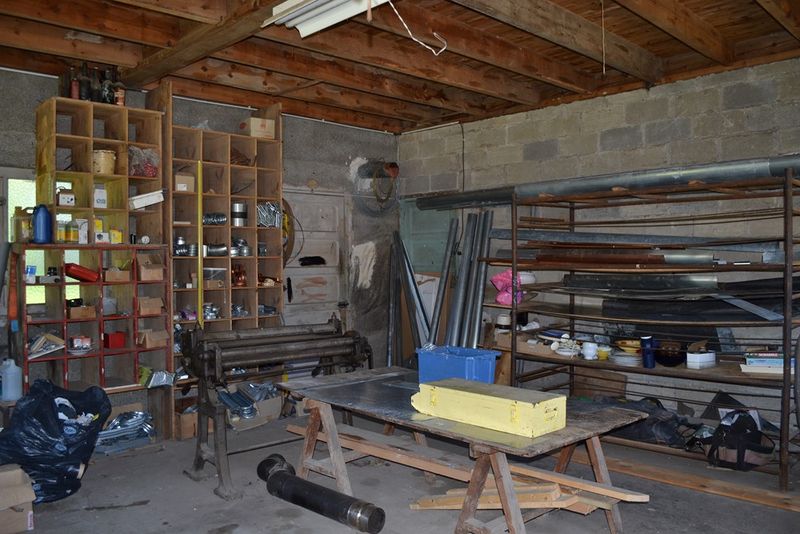 Maison de village Le Mazet Saint Voy Plain pied. Centre village. Grandes dépendances.