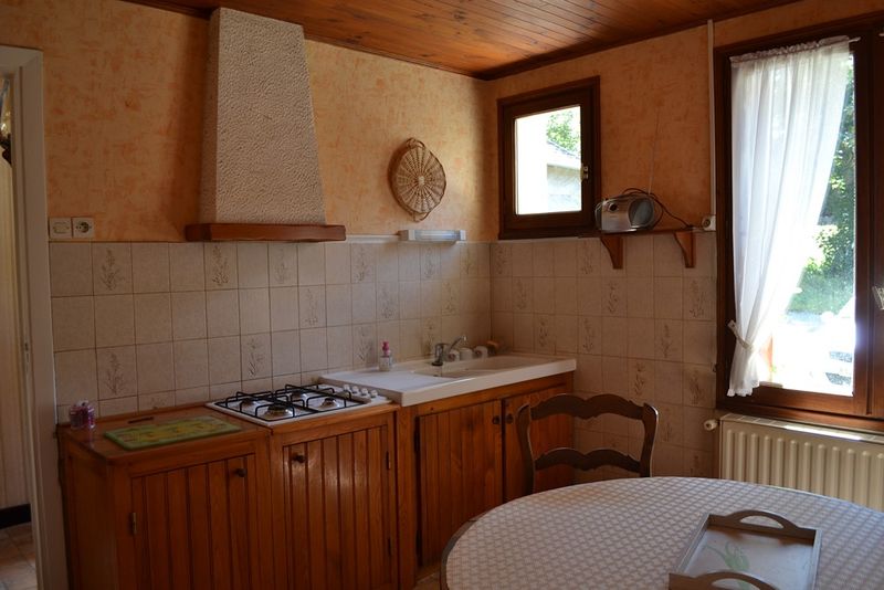 Maison de village Le Mazet Saint Voy Plain pied. Centre village. Grandes dépendances.