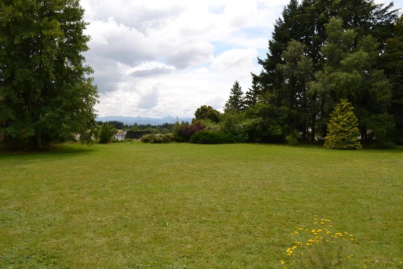 Villas St Agrève Terrain 4900 m². Centre village. Cachet.