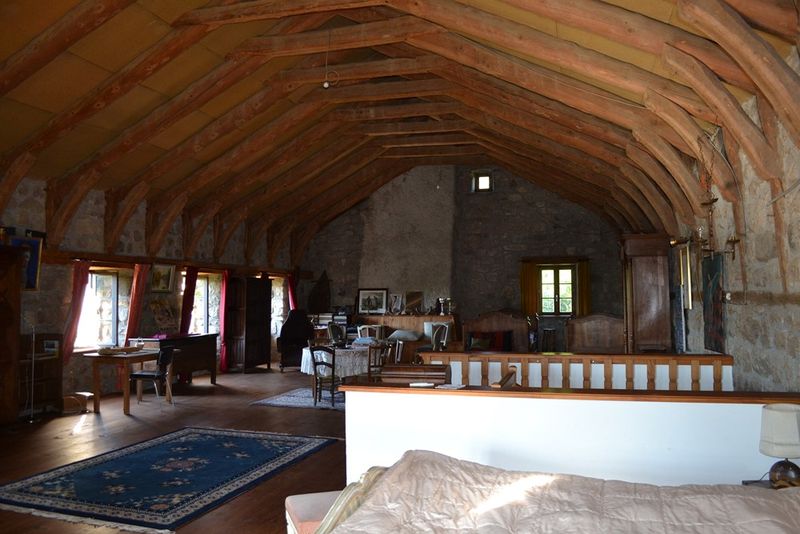 T5 Le Chambon Sur Lignon Ferme rénovée. 11Ha attenants. Cheminée. Charpente bateau