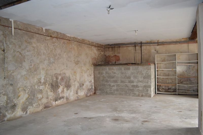 GARAGE LE CHAMBON SUR LIGNON Location Garage environ 50m²