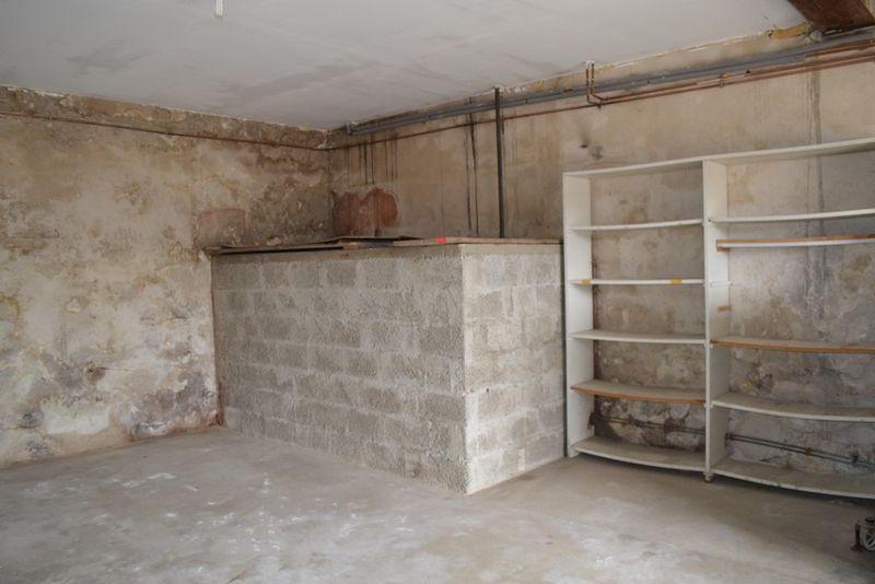 GARAGE LE CHAMBON SUR LIGNON Location Garage environ 50m²