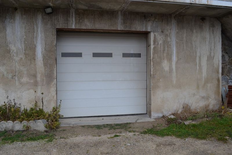 GARAGE LE CHAMBON SUR LIGNON Location Garage environ 50m²