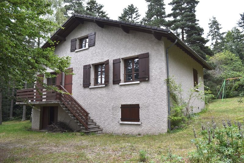 Villas Le Chambon sur Lignon 5800m² prés et forêts. Calme.  Villas Le Chambon sur Lignon 5800m² prés et forêts. Calme.