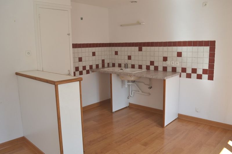 T3 Le Chambon sur Lignon Appartement vide     3 Le Chambon sur Lignon Centre village Appartement vide