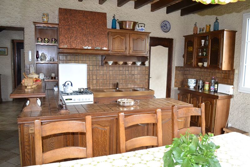 Maison individuelle T6 TENCE Maison individuelle 6 TENCE