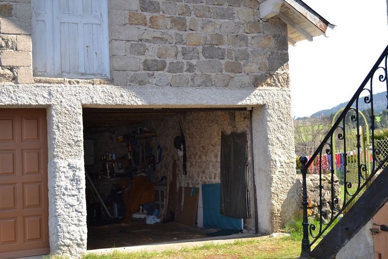 Le Mazet St Voy  Rez de chaussée. T3. Centre.