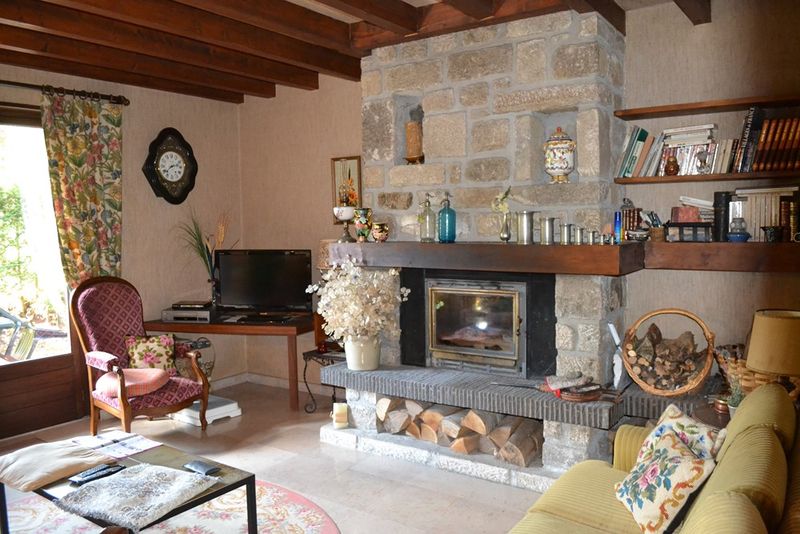 Villa  T3 Le Chambon Sur Lignon Plain pied. Calme. Parcelle boisée.