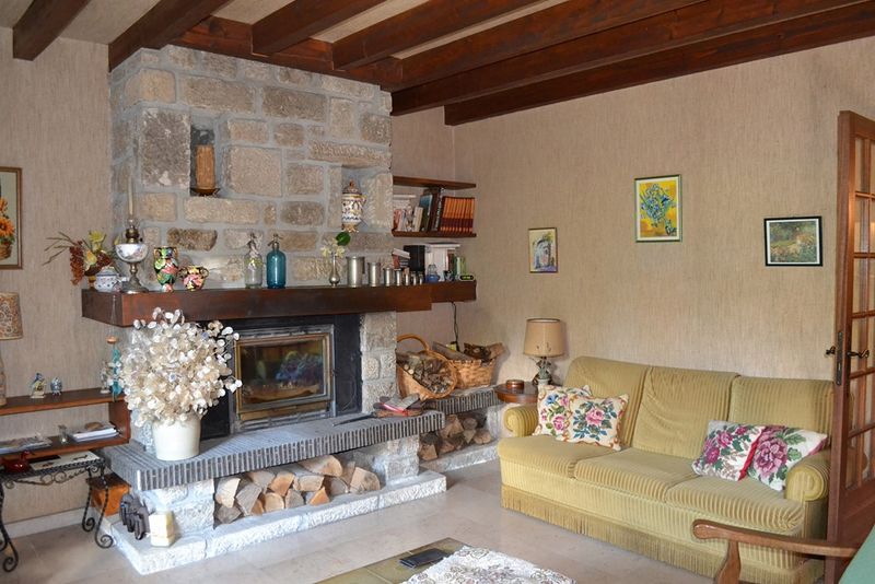 Villa  T3 Le Chambon Sur Lignon Plain pied. Calme. Parcelle boisée.