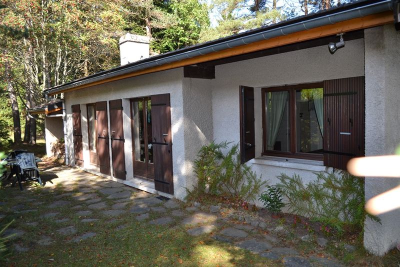 Villa  T3 Le Chambon Sur Lignon Plain pied. Calme. Parcelle boisée.