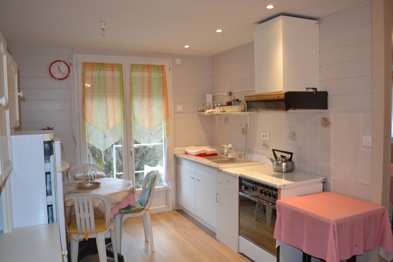 Appartement Le Chambon sur Lignon 100m². 3 chambres. Chauffage central fuel.