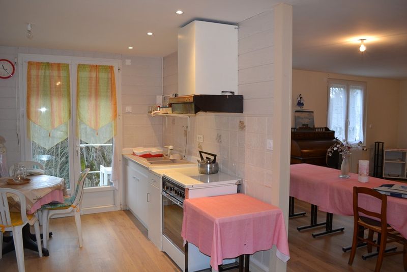 Appartement Le Chambon sur Lignon 100m². 3 chambres. Chauffage central fuel.