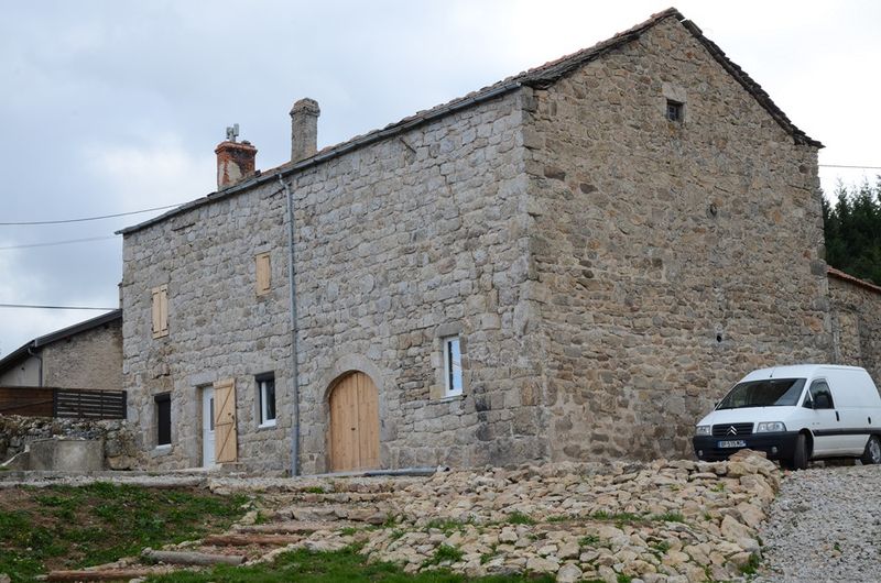 Ferme de hameau Campagne de St Agrève En cours de rénovation. 4800m² de terrain. Vue dominante. Ferme de hameau Campagne de St Agrève En cours de rénovation. 4800m² de terrain. Vue dominante.
