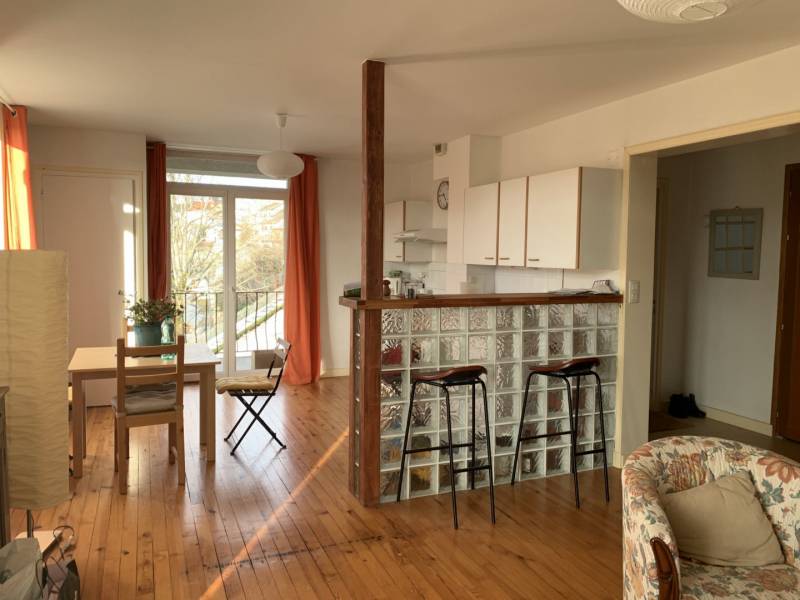 Meublé avec balcon proche centre village au Chambon sur Lignon