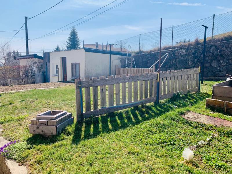 Maison mitoyenne avec jardin et garage à Saint Agrève