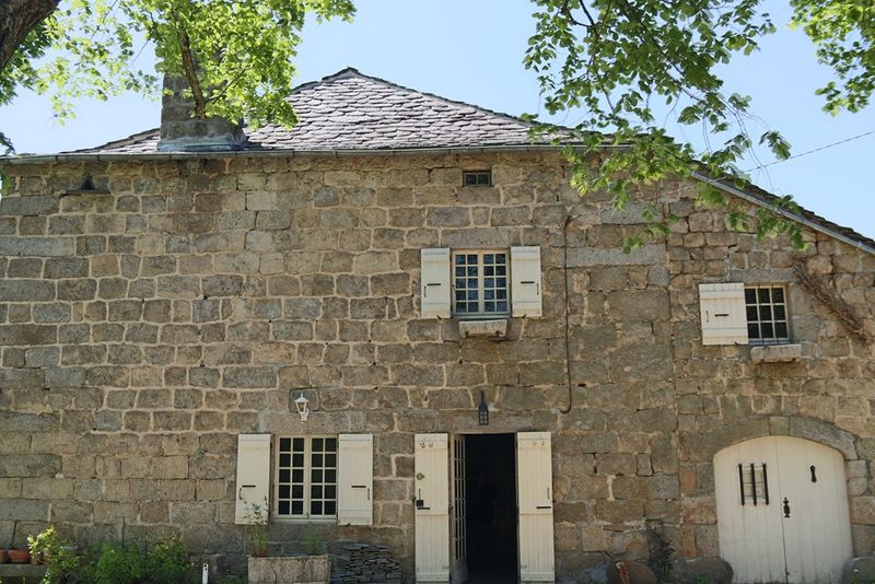 Maison de campagne T4 Campagne de St Jeures Carré d'habitation rénové sur parc de 4 Ha