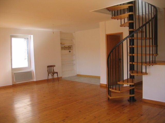 Appartement T4 LE CHAMBON SUR LIGNON CENTRE Appartement en duplex Appartement 4 LE CHAMBON SUR LIGNON CENTRE Appartement en duplex