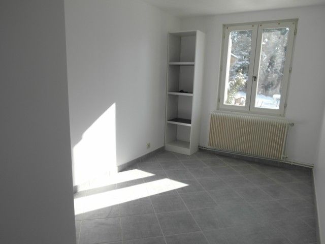 Appartement T2 Le Chambon sur Lignon  Appartement refait à neuf. Meublé.