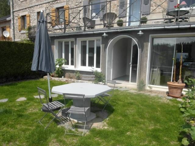 Appartement T2 Le Chambon sur Lignon centre. Loué meublé. Rez de jardin
