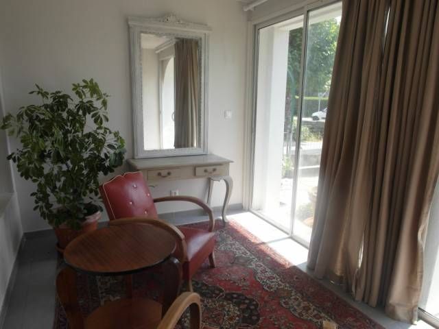 Appartement T2 Le Chambon sur Lignon centre. Loué meublé. Rez de jardin