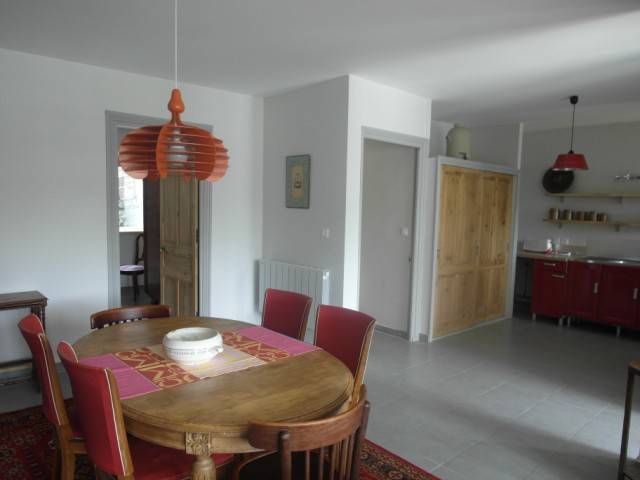 Appartement T2 Le Chambon sur Lignon centre. Loué meublé. Rez de jardin