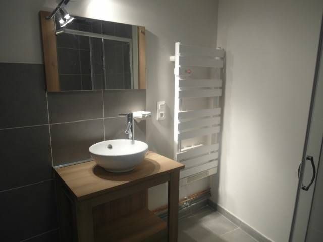 Appartement T2 Le Chambon sur Lignon centre. Loué meublé. Rez de jardin