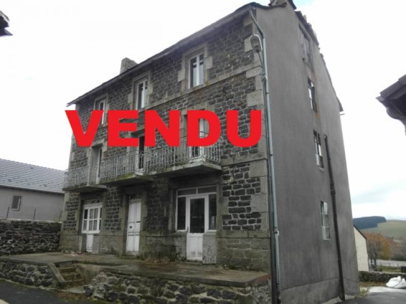 Maison de village T5 LES ESTABLES Ancien Hôtel à restaurer