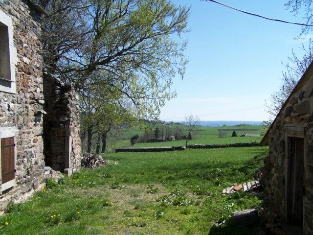 Maison de campagne T5 ARAULES Ferme à terminer de restaurer Maison de campagne 5 ARAULES Haute Loire Ferme à terminer de restaurer