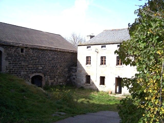Moins d'un hectare T5 SECTEUR DU CHAMBON SUR LIGNON Bâtiment de caractère Moins d'un hectare 5 SECTEUR DU CHAMBON SUR LIGNON Haute-Loire Bâtiment de caractère