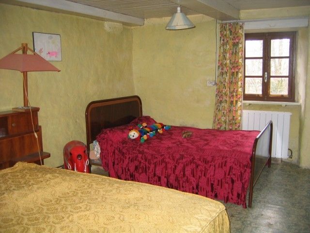 Moins d'un hectare T4 LES VASTRES Aucun vis à vis