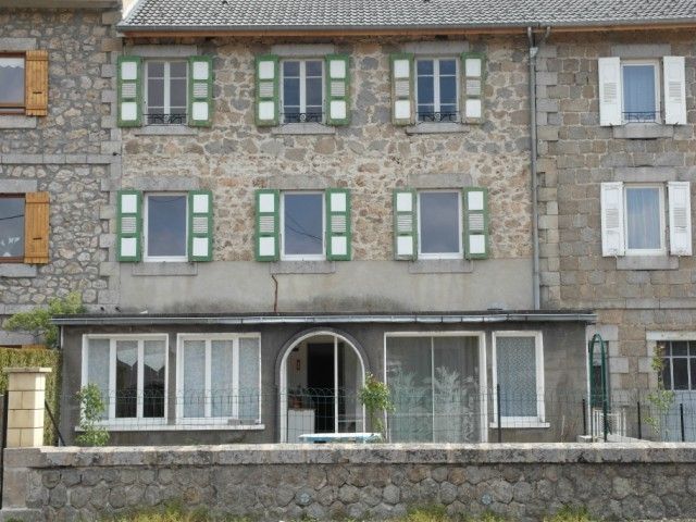 Maison de village T12 CHAMBON SUR LIGNON Ancienne maison de pension Maison de village 12 CHAMBON SUR LIGNON Ancienne maison de pension