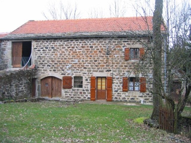 Moins d'un hectare T4 LES VASTRES Aucun vis à vis