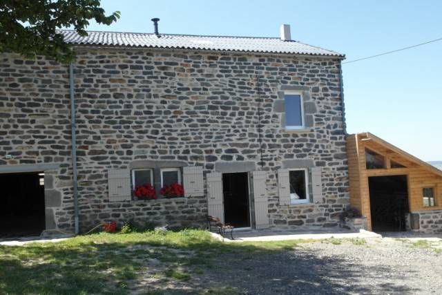 Ferme Fay sur Lignon Ferme en cours de rénovation sur environ 3400m² de terrain Ferme Fay sur Lignon Haute-Loire Ferme en cours de rénovation sur environ 3400m² de terrain