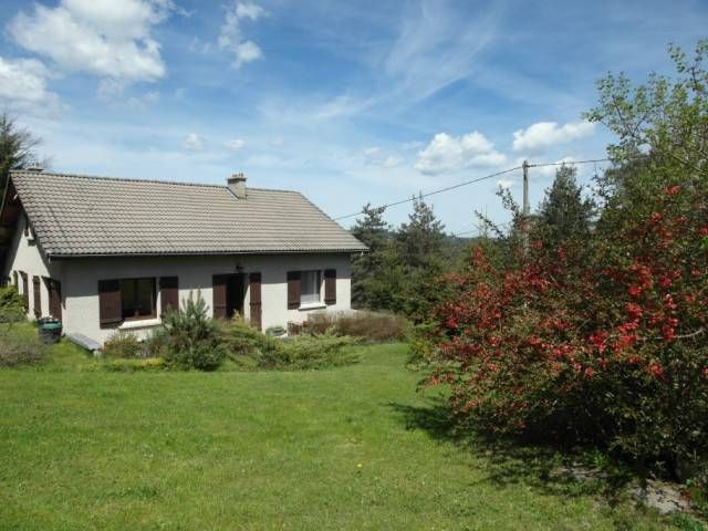 Villas LE CHAMBON SUR LIGNON Villa d'habitation parc entretenu vue village Villas LE CHAMBON SUR LIGNON Haute-Loire Villa d'habitation parc entretenu vue village